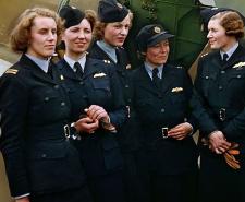 Lettice Curtis, Jenny Broad, Wendy Sale Barker, Gabrielle Patterson and Pauline Gower of the Air Transport Auxilary in 1942 | Public Domain | Wikimedia