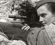 Lyudmila Pavlichenko looking through the eyesight of her gun
