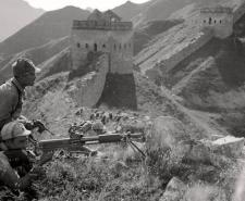 Soldiers fighting at the Great Wall of China