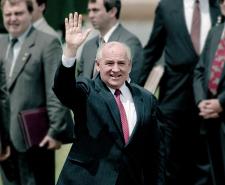 Russian President Mikhail Gorbachev prepares to depart from Washington DC by Helicopter in 1990